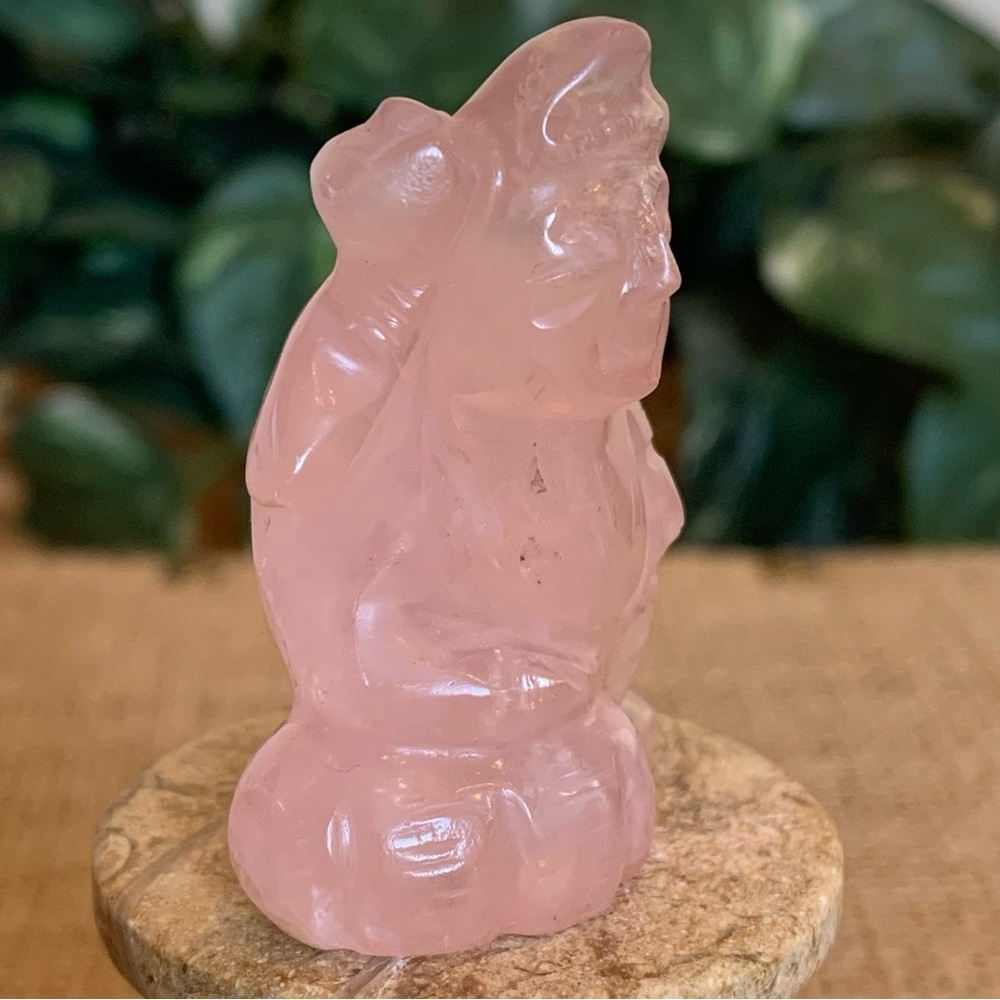 Fine VTG Antique Hand Carved Rose Quartz Daikokuten Seven Lucky Gods Figurine 2" - Picture 9 of 16